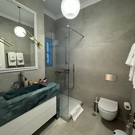 My Crown House, Kastellorizo Port Holiday home *