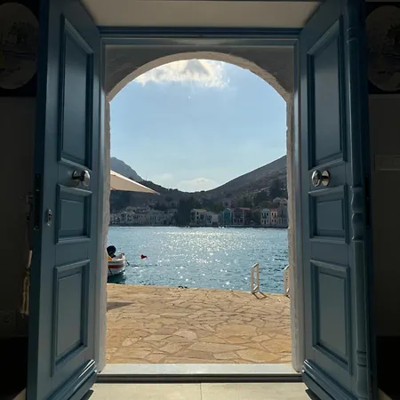 My Crown House, Kastellorizo Port Holiday home *