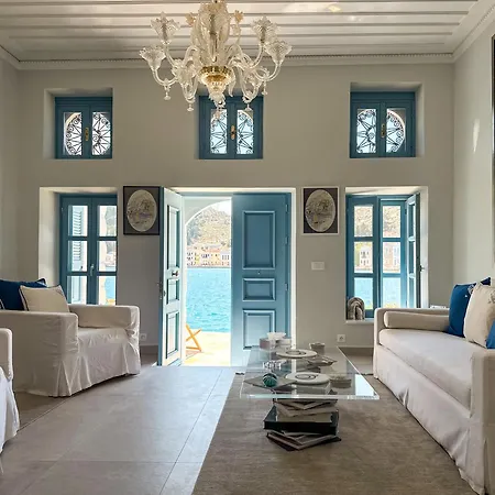 My Crown House, Kastellorizo Port Tatil Evi Meyísti