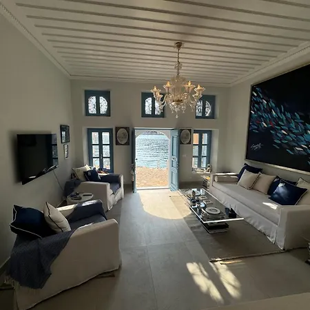 My Crown House, Kastellorizo Port بيت للعطل